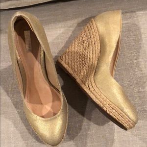 EUC Schutz metallic gold wedges size 6